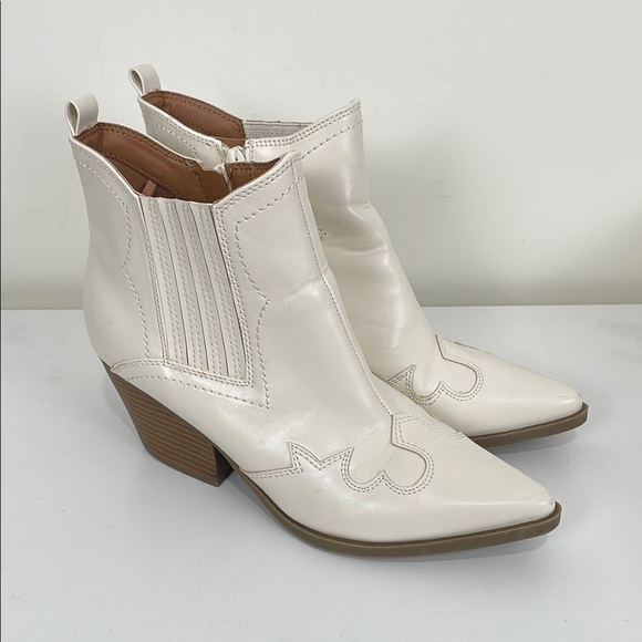 indigo rd Shoes - indigo rd. Women’s 7.5 Ankle Boots Off-White Western Heeled Pointed Toe